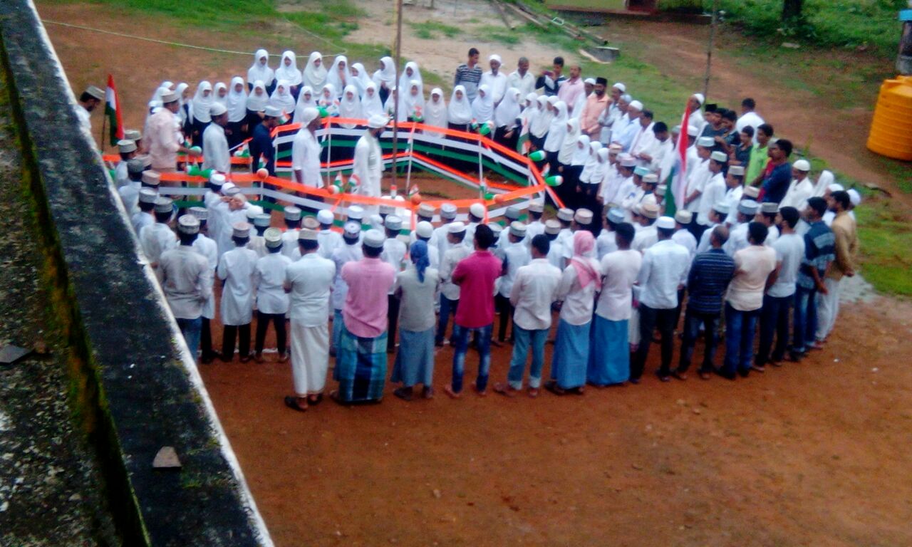 ಚಾರ್ಮಾಡಿ: ಮುಹಿಯುದ್ದೀನ್ ಜುಮಾ ಮಸೀದಿ, ಇಝ್ಝತುಲ್ ಇಸ್ಲಾಂ ಮದ್ರಸ ವತಿಯಿಂದ ಸ್ವಾತಂತ್ರ್ಯೋತ್ಸವ